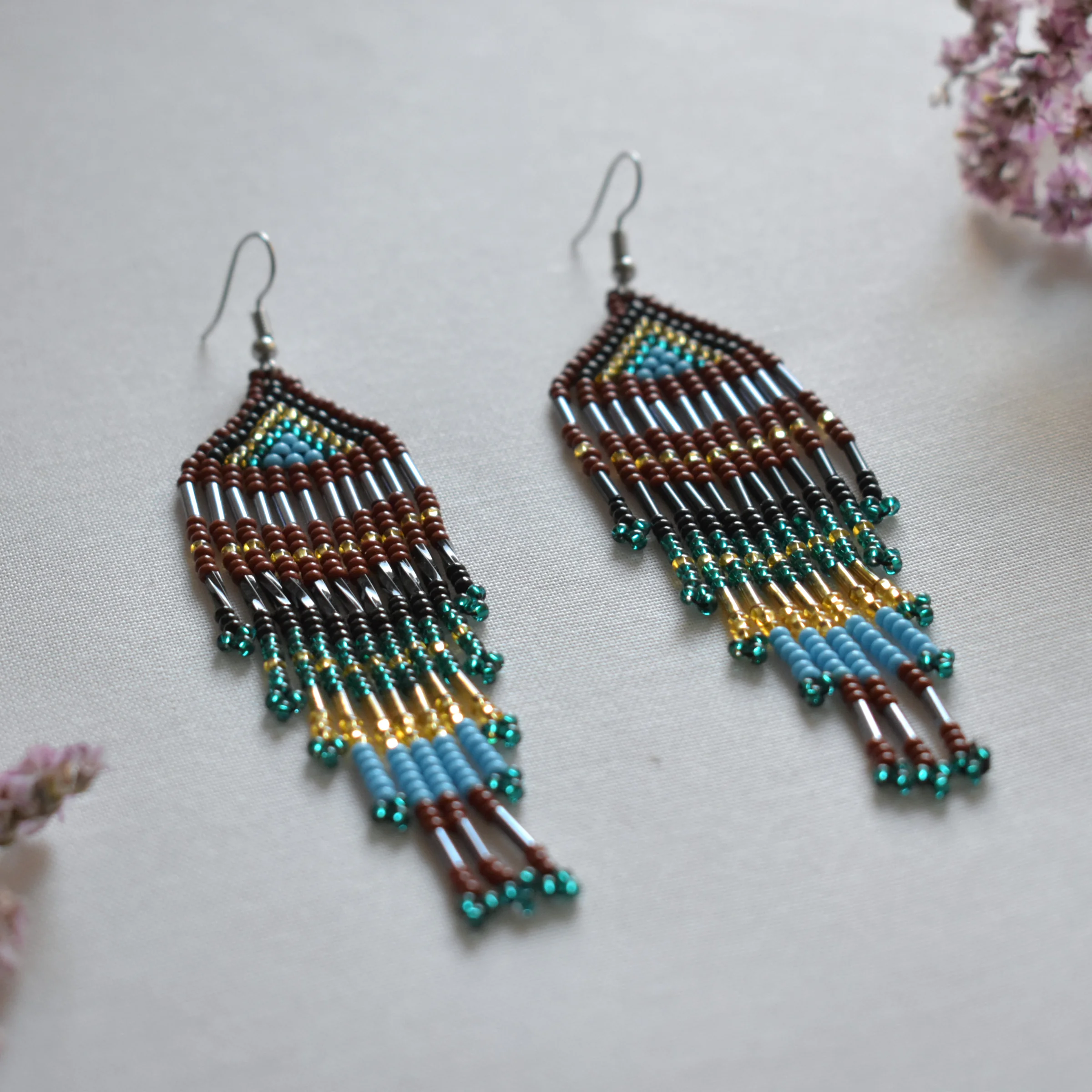 Desert_Peacock_beaded_earrings.webp