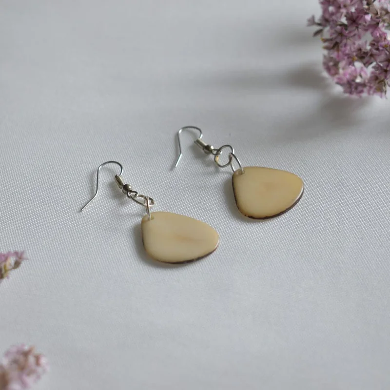 Tagua_Natural_tagua_earrings.webp